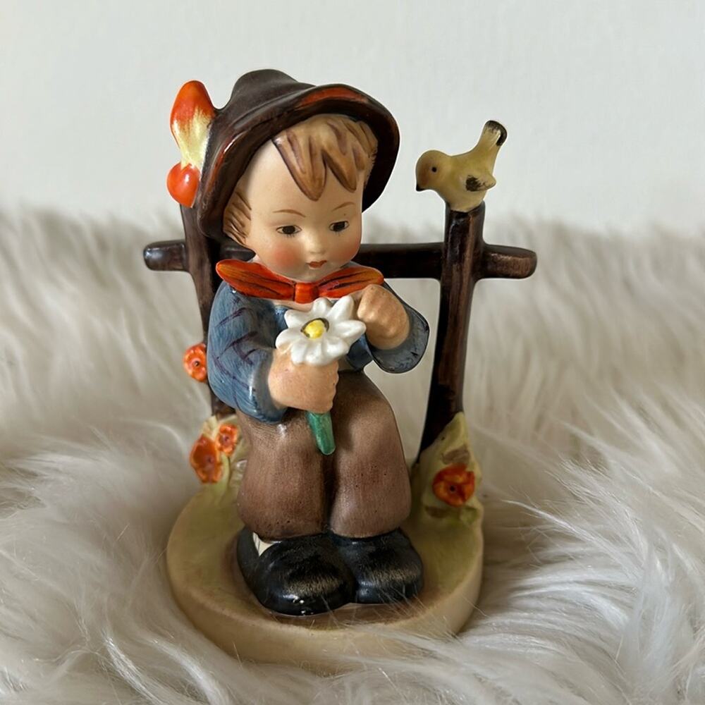 Goebel Hummel | She Loves Me, She Loves Me Not #174 Figurine